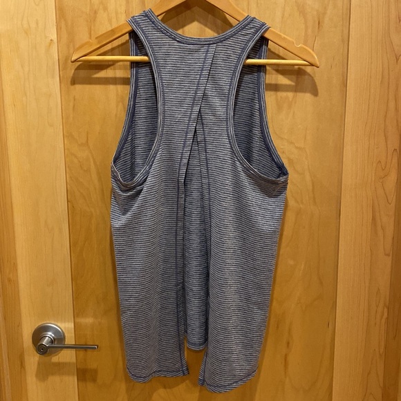 GAP Open-Back, Crew-Neck Tank - Picture 3 of 14